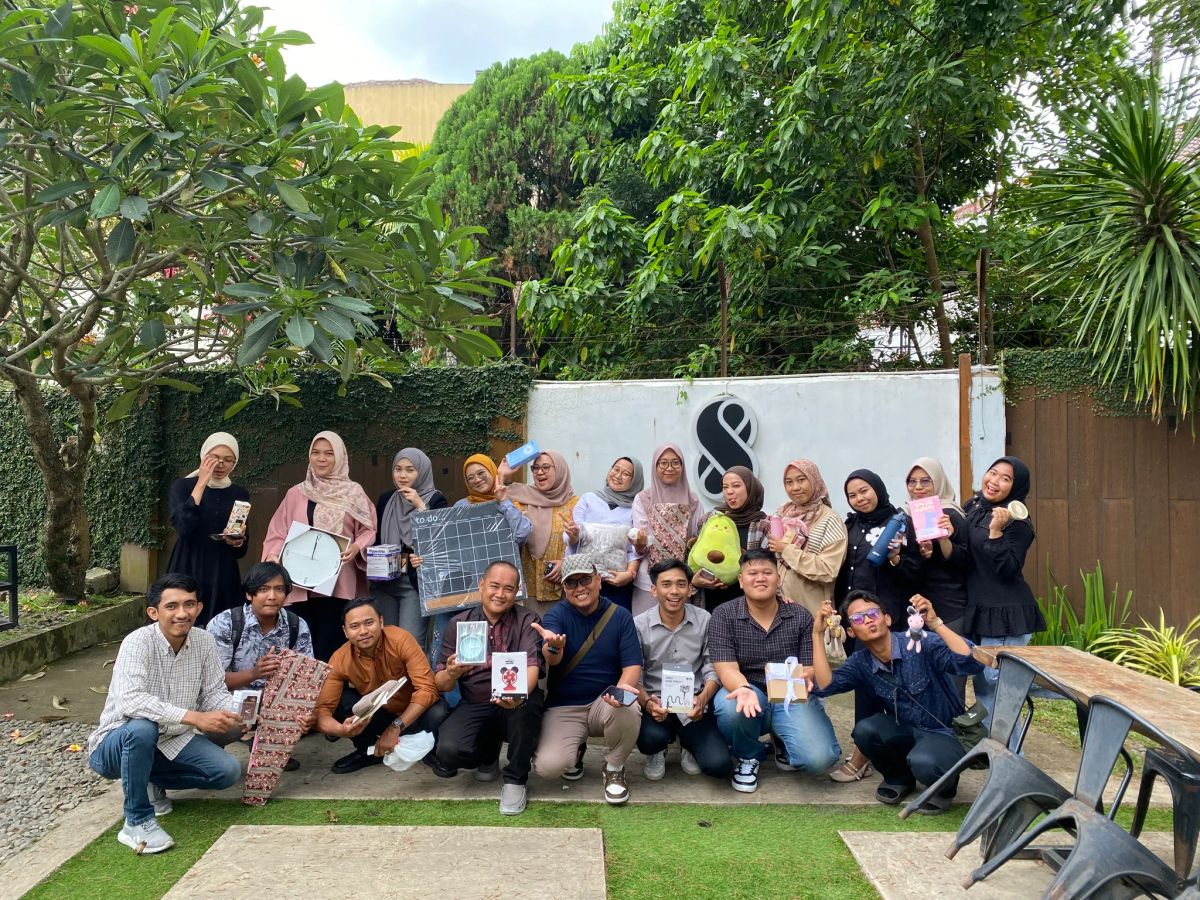 Membangun budaya kerja yang unggul dan solid melalui Team Building Program